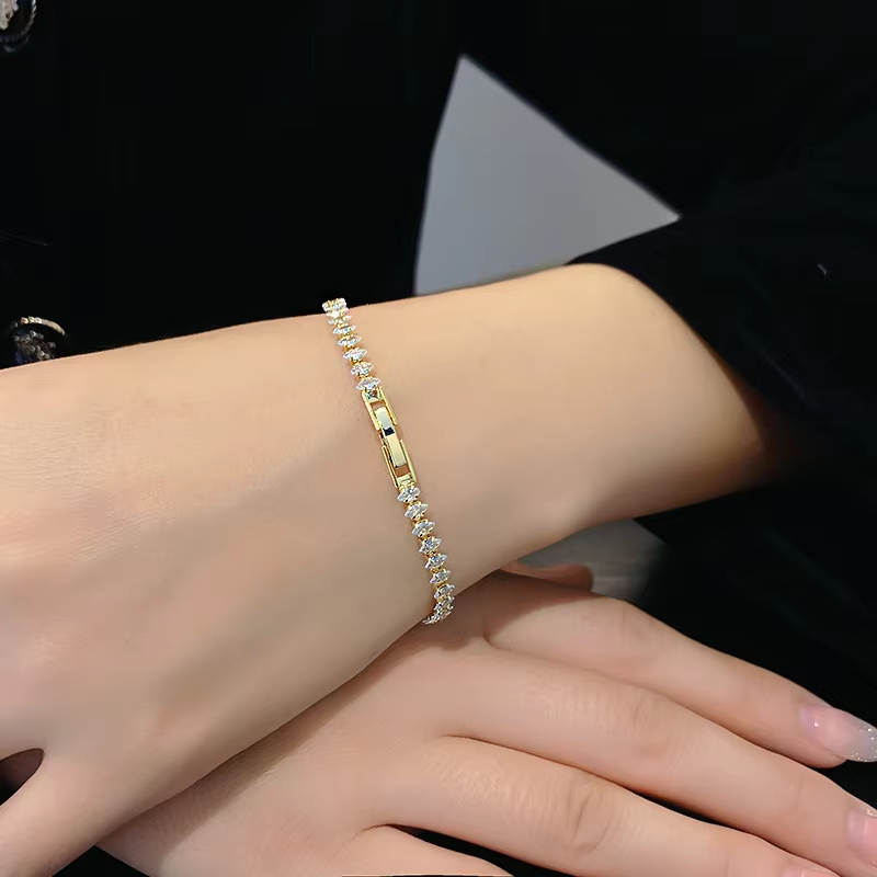 Pulseira delicada de ouro com  - Formal Gala Wear Women avaliação e preço