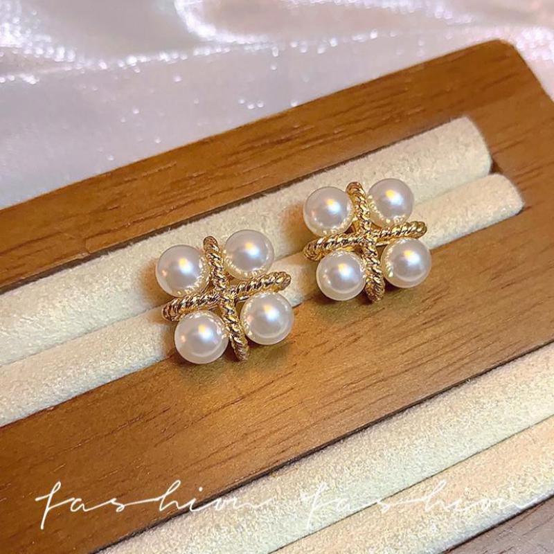 Brincos de Pérola com Cruz em  - Pearl Earring Stud avaliação e preço
